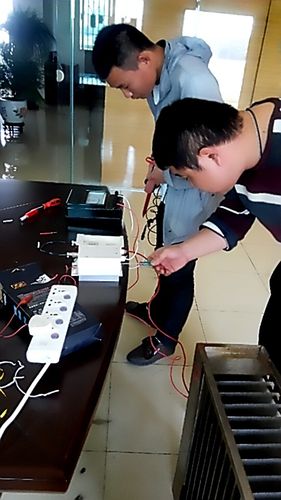 2015年4月15日,森羽鹏腾环保工程师王生测试研发新产品设备